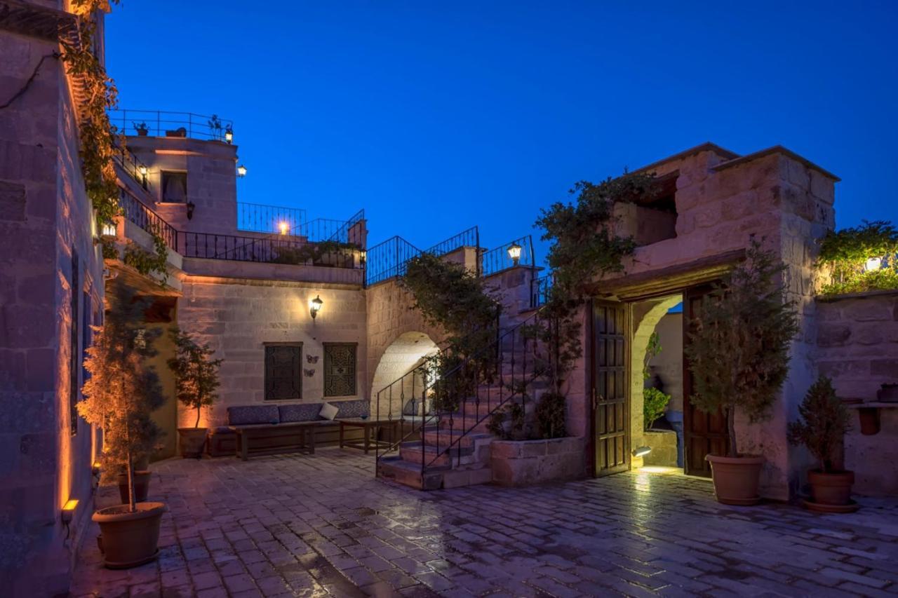 Sinasos Palace Cave Hotel Ürgüp Exterior foto
