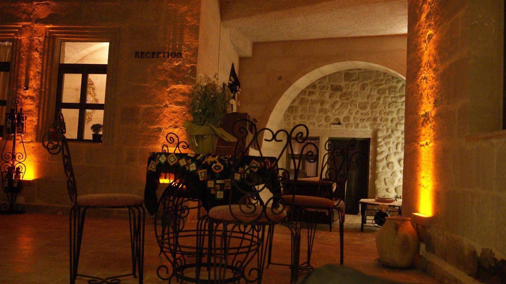 Sinasos Palace Cave Hotel Ürgüp Exterior foto