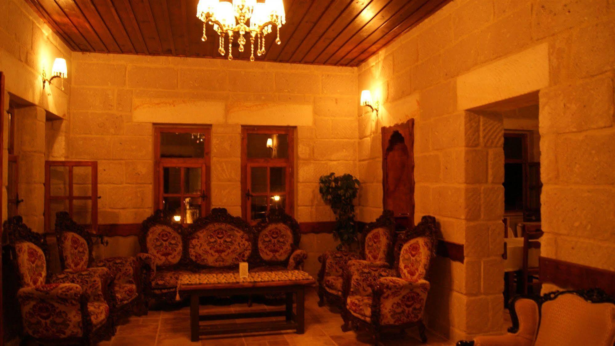Sinasos Palace Cave Hotel Ürgüp Exterior foto