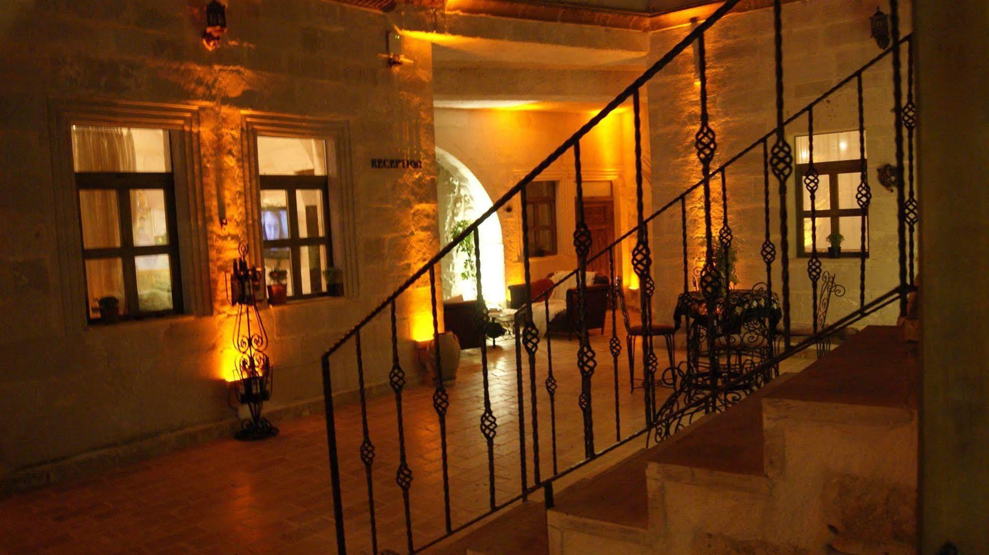Sinasos Palace Cave Hotel Ürgüp Exterior foto